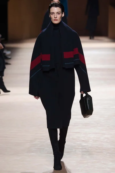Look 17
